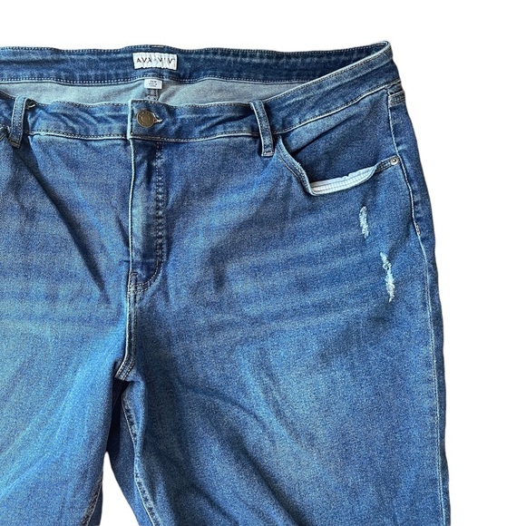 Ava & Viv Distress Cropped Jean Size: 26W - Picture 13 of 13